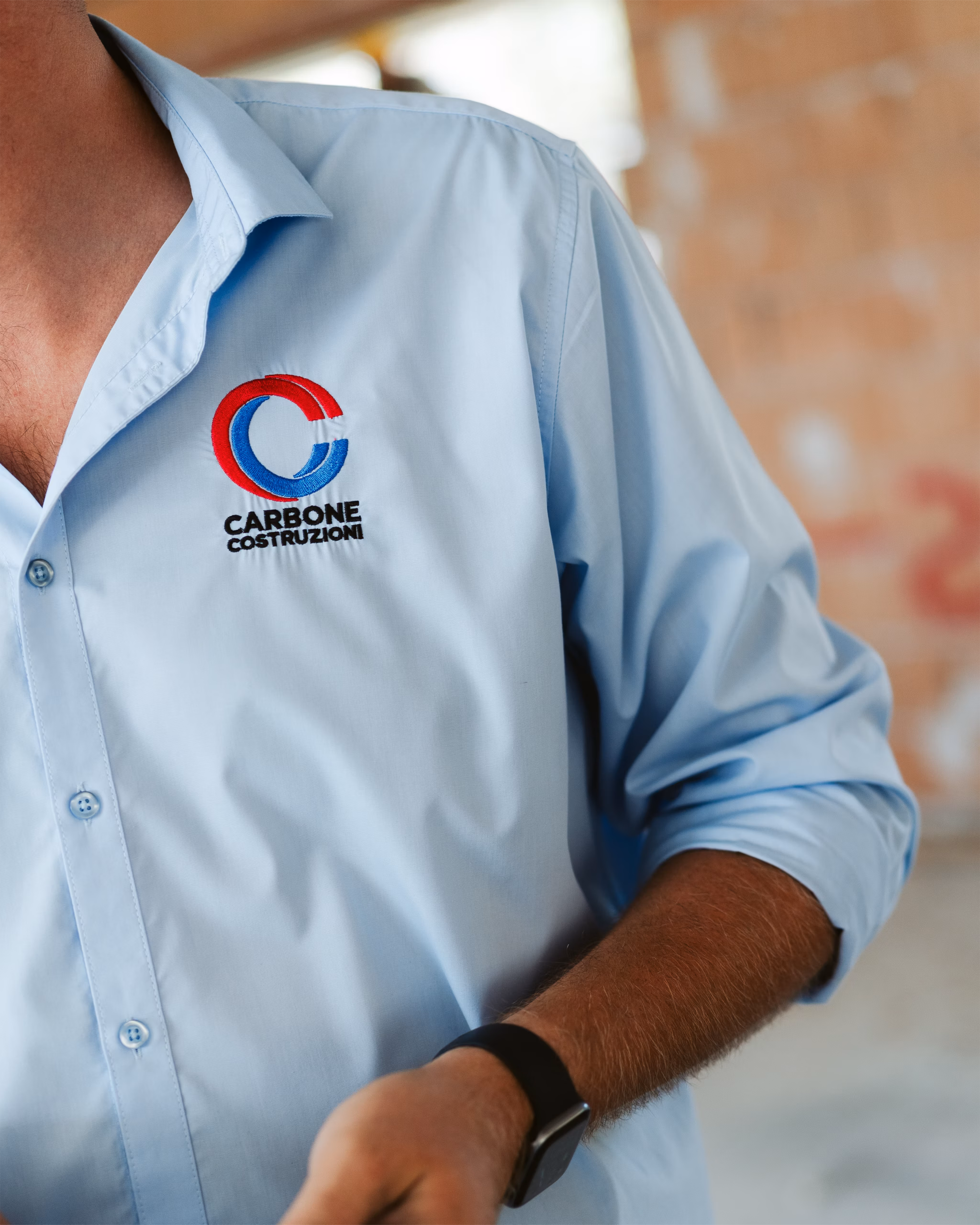 Immagine logo Carbone Costruzioni su abbigliamento del personale
